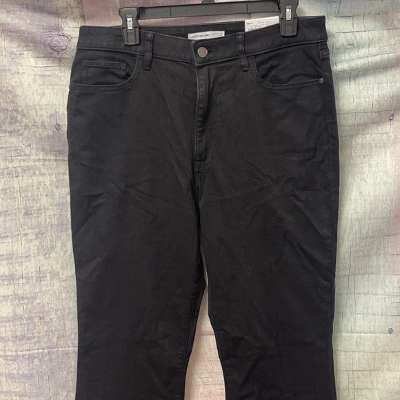 Brand new Woman’s Elizabeth and James jeans. - Picture 2 of 13